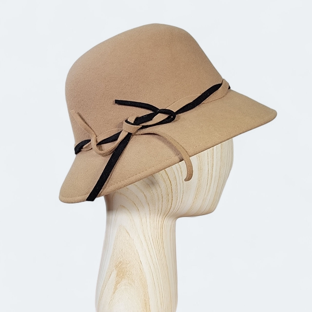 Vintage Doeskin Cloche Hat Tan Women's One Size Wool with Black Ribbon Winter